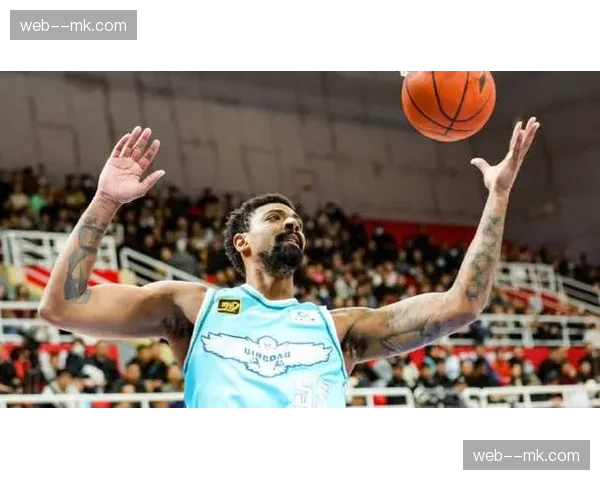 青岛米奇篮板统治力 前场篮板二次进攻创造机会