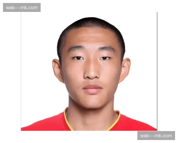 英博边路彻底瘫痪防线重组,U21小将温家龙孙康博临危受命。 英博边路彻底瘫痪防线重组,U21小将温家龙孙康博临危受命。